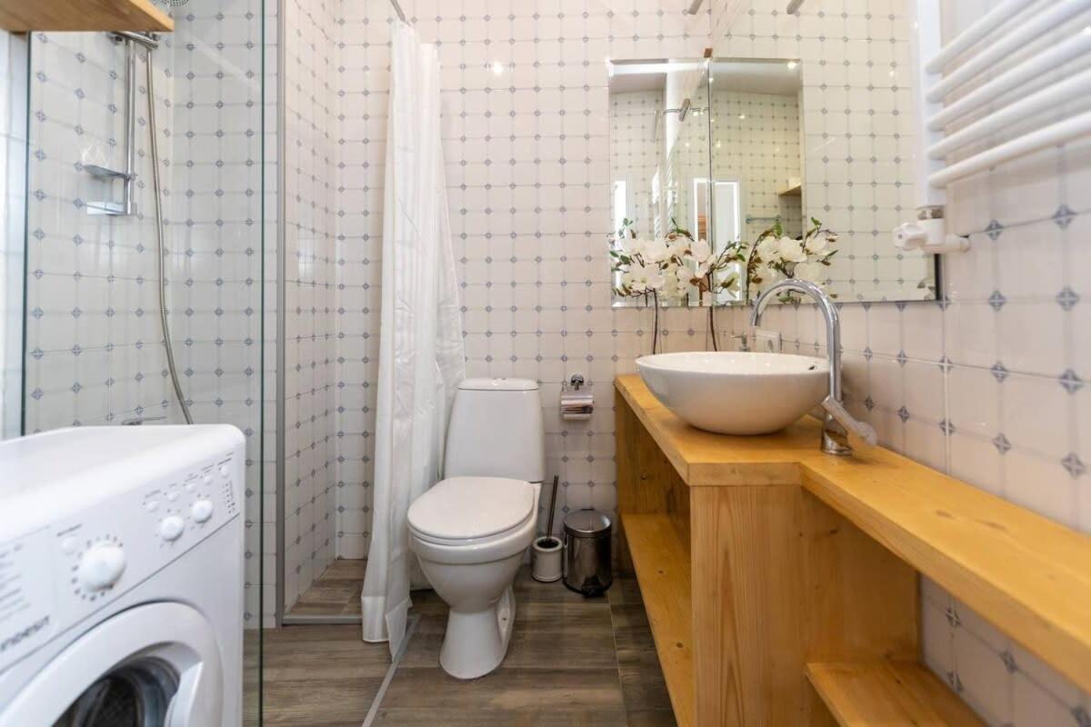 Wehost Liberty Square Apartments Tbilisi Ngoại thất bức ảnh