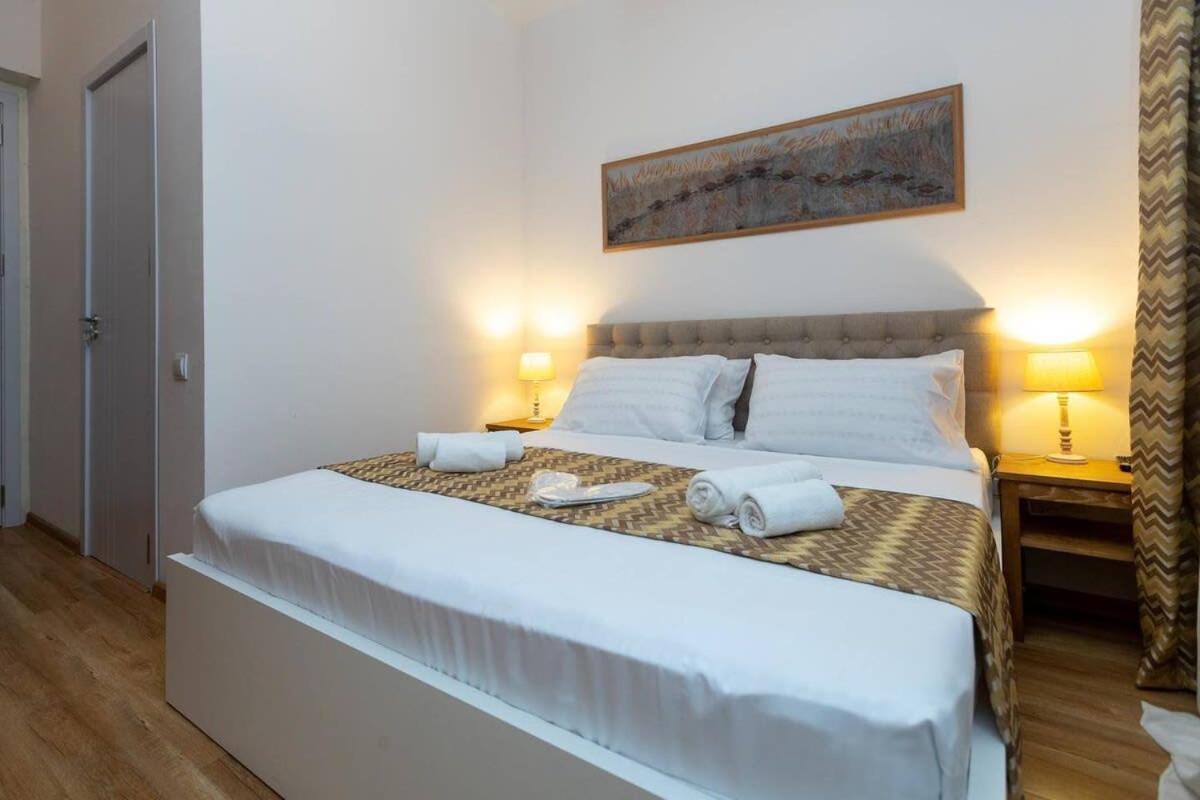 Wehost Liberty Square Apartments Tbilisi Ngoại thất bức ảnh