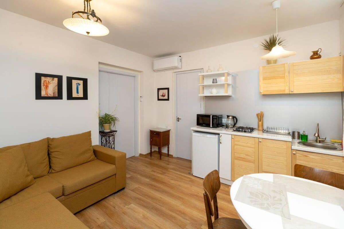 Wehost Liberty Square Apartments Tbilisi Ngoại thất bức ảnh